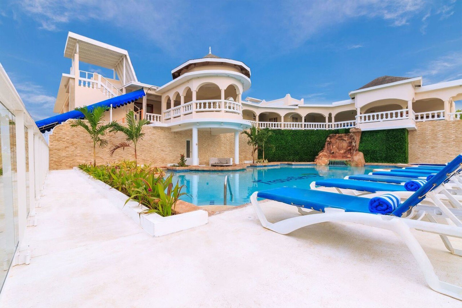 Obrázek hotelu Travellers Beach Resort