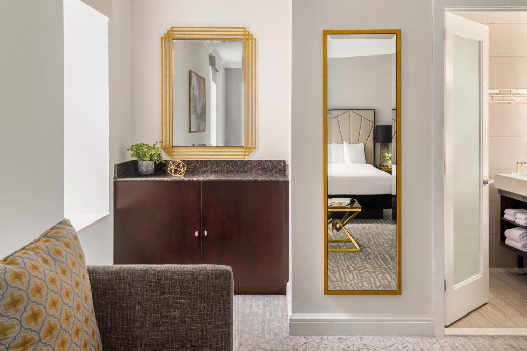 Martinique New York on Broadway, Curio Collection by H – fotka 5