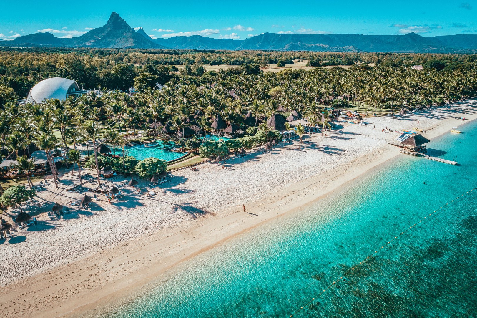 Hotel La Pirogue Resort & Spa