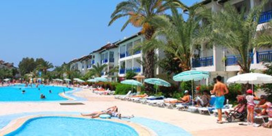 Hotel Oasis Beach Club