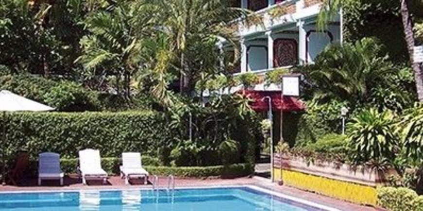 Hotel Bakung Beach