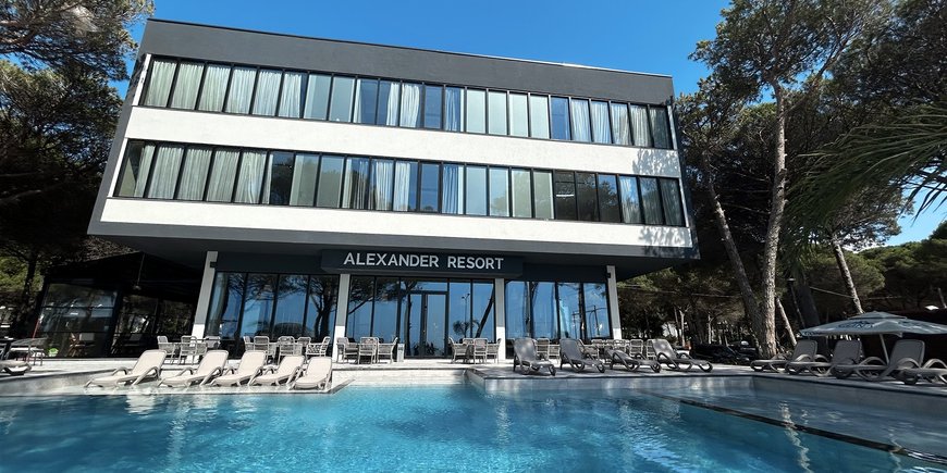 Alexander Resort