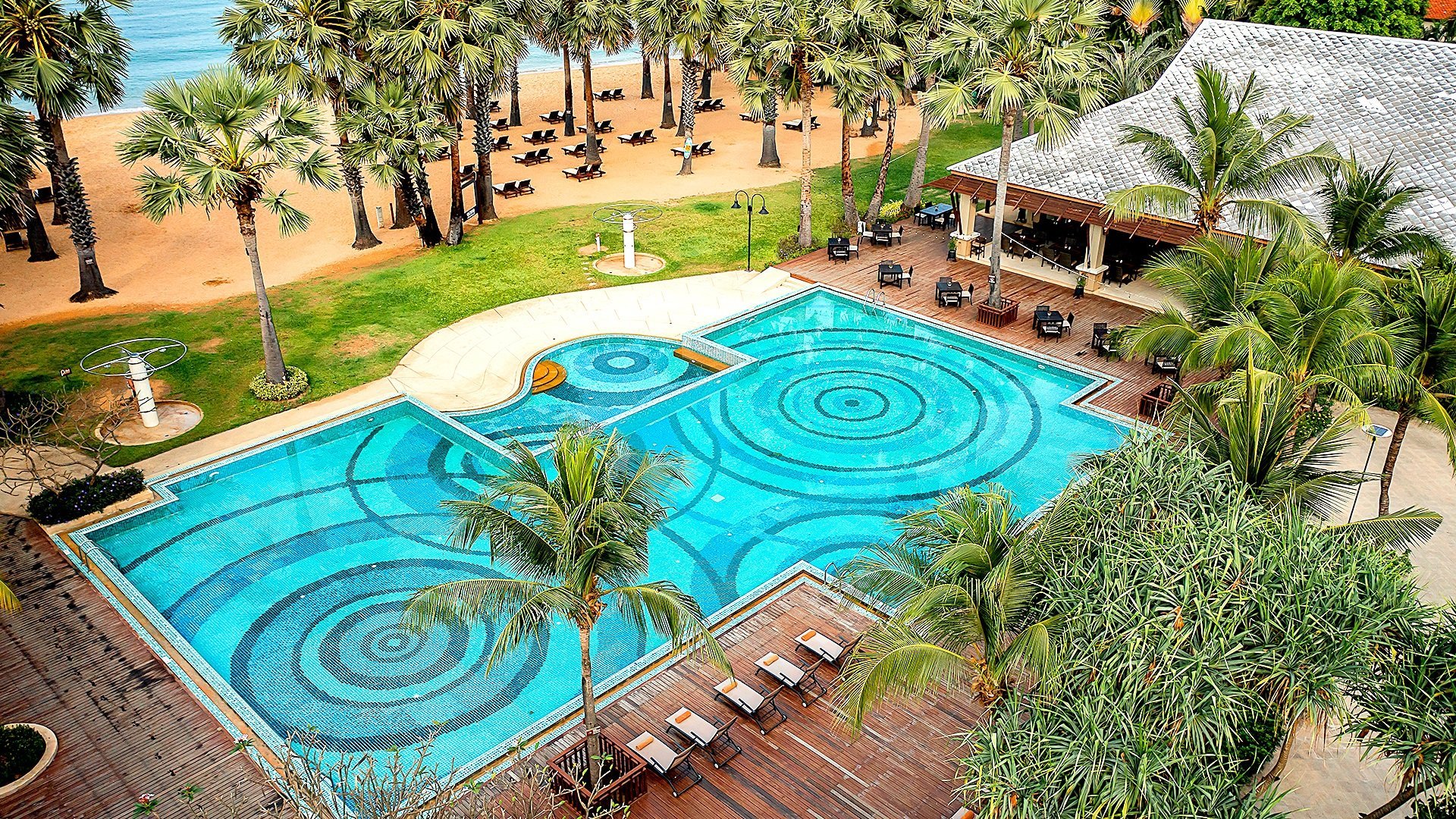 Hotel Ravindra Beach Resort & Spa