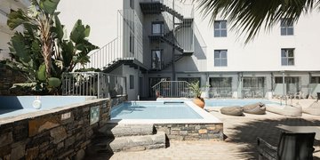 Pollis Hotel