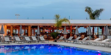 Limanaki Beach Hotel & Suites