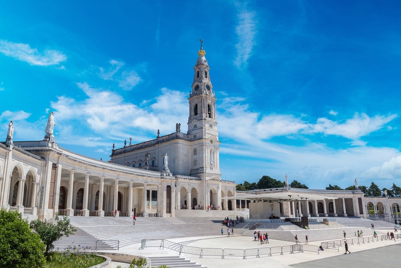 Fatima i Grutas da Moeda - duchowe serce Portugalii i podziemne cuda natury