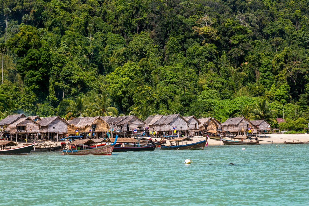 Wyspy Surin łodzią motorową z Khao Lak