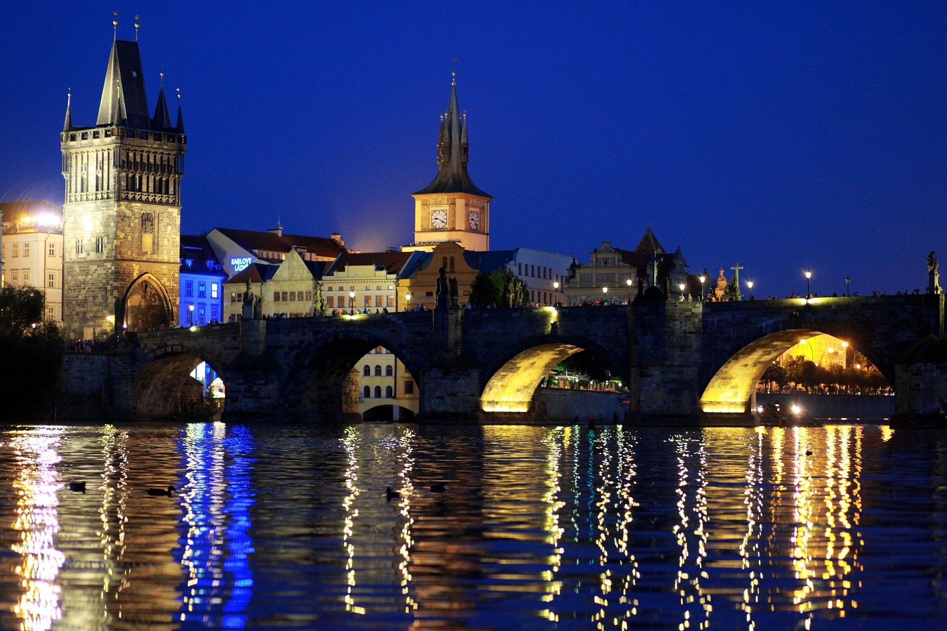 Praha v noci