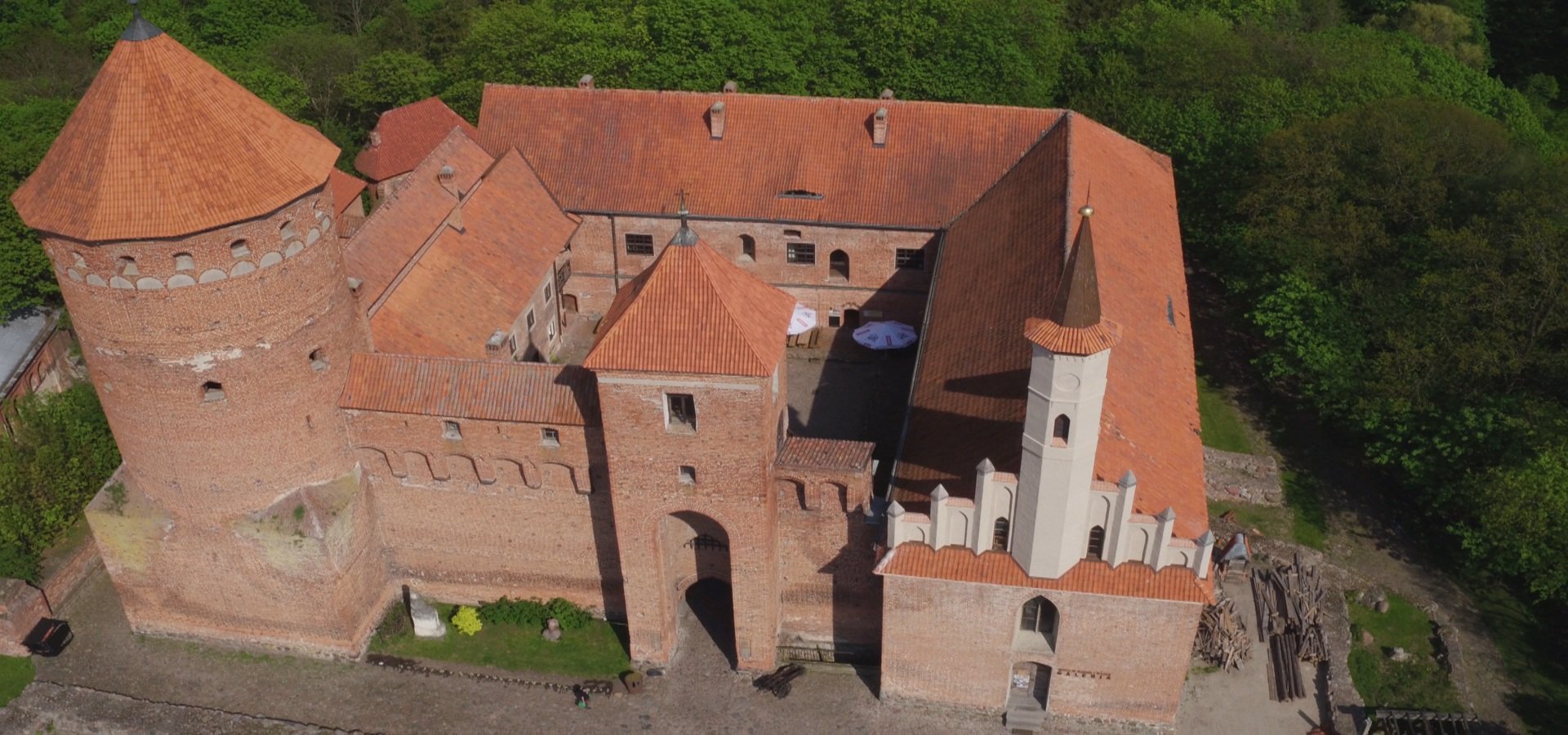 Hrady a svatyně