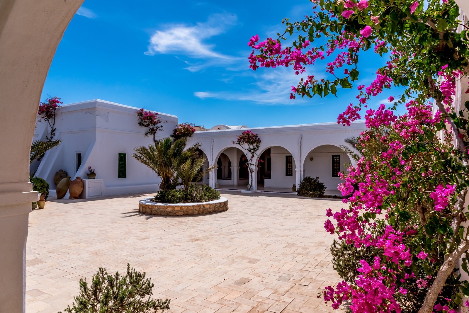 Wyspa Djerba - Muzeum Tradycji w Guellala, murale w Djerbahood i stolica Houmt Souk