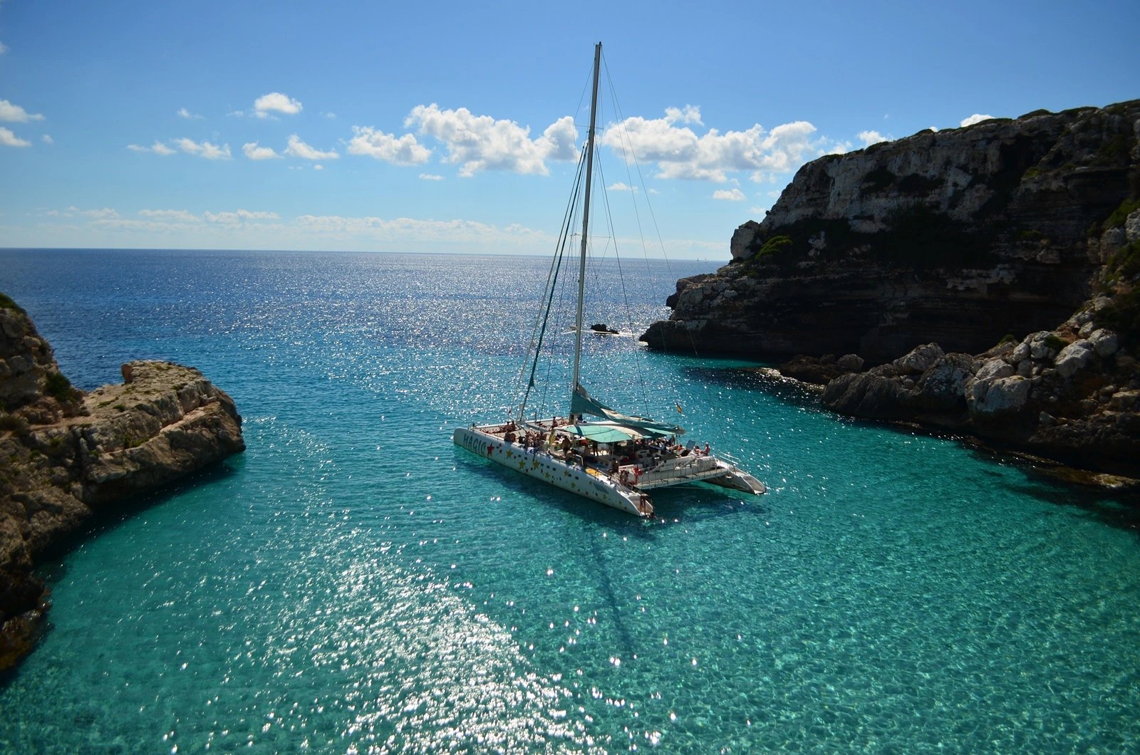 Magic Catamaran - Rejs po Zatoce Palma - kąpiel i grill na pokładzie z regionu Peguera