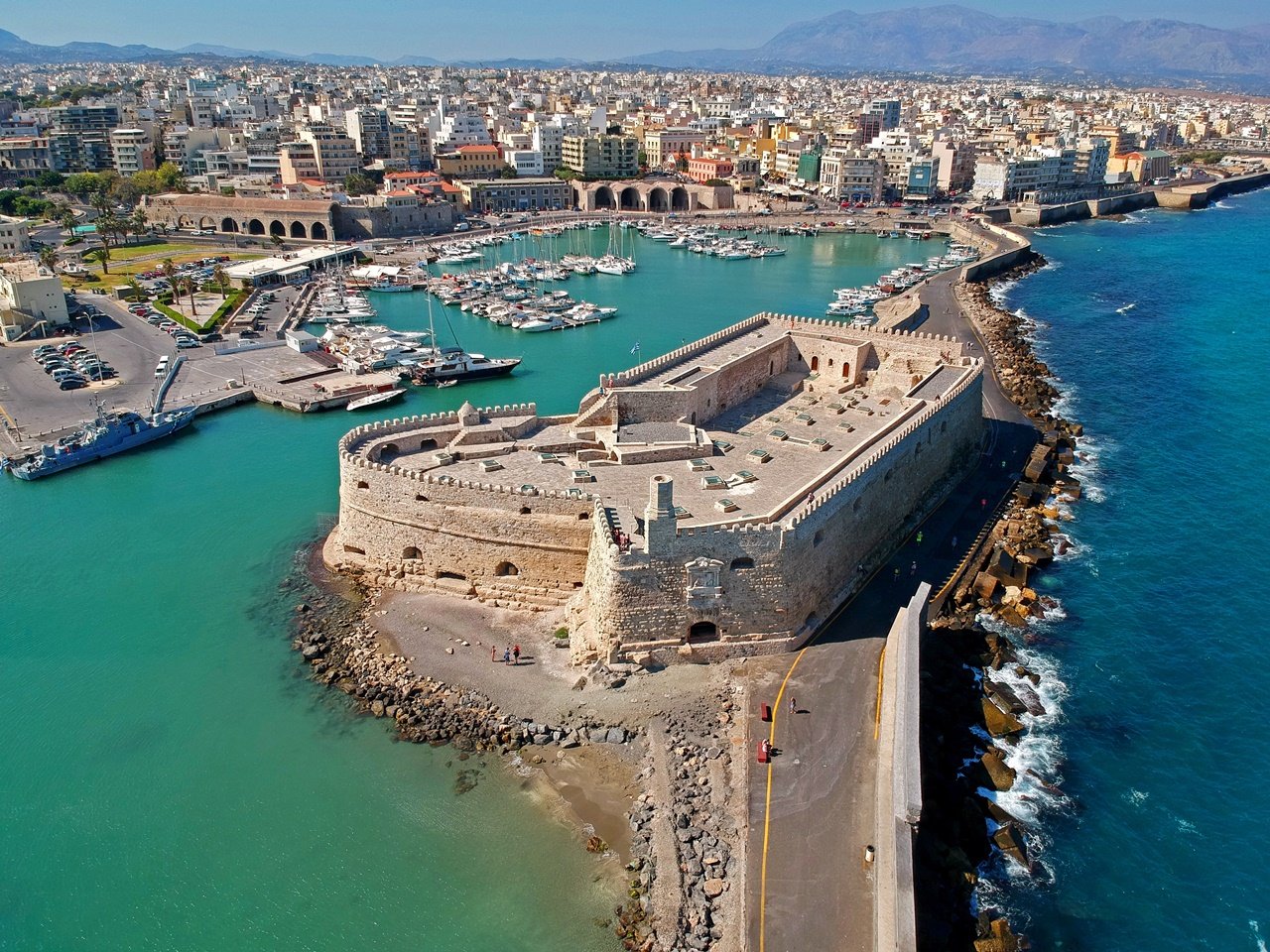 Knossos i Heraklion z Chanii (w j. węgierskim)