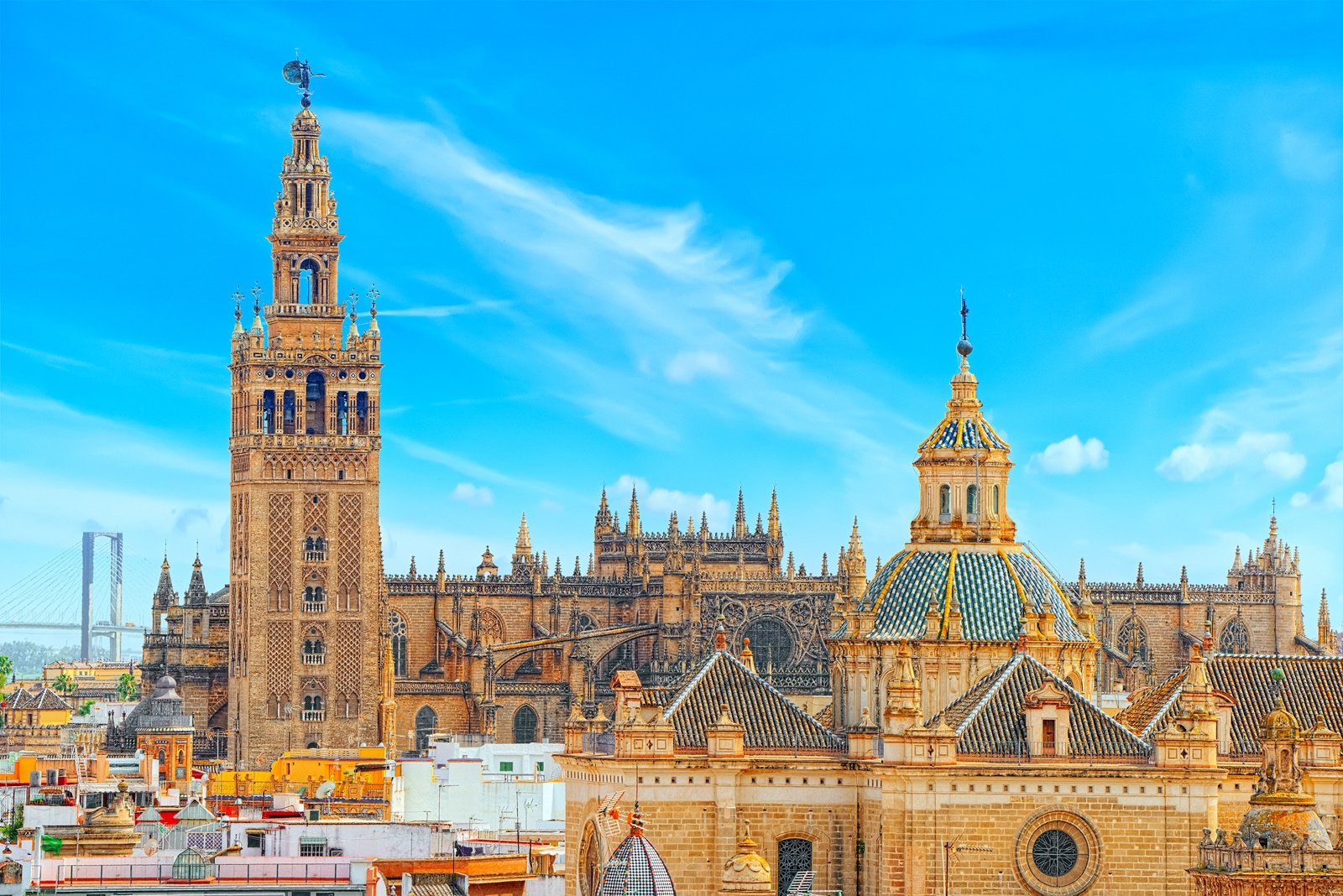 Zabytki Sewilli: Królewska Katedra Alcazar i wieża Giralda