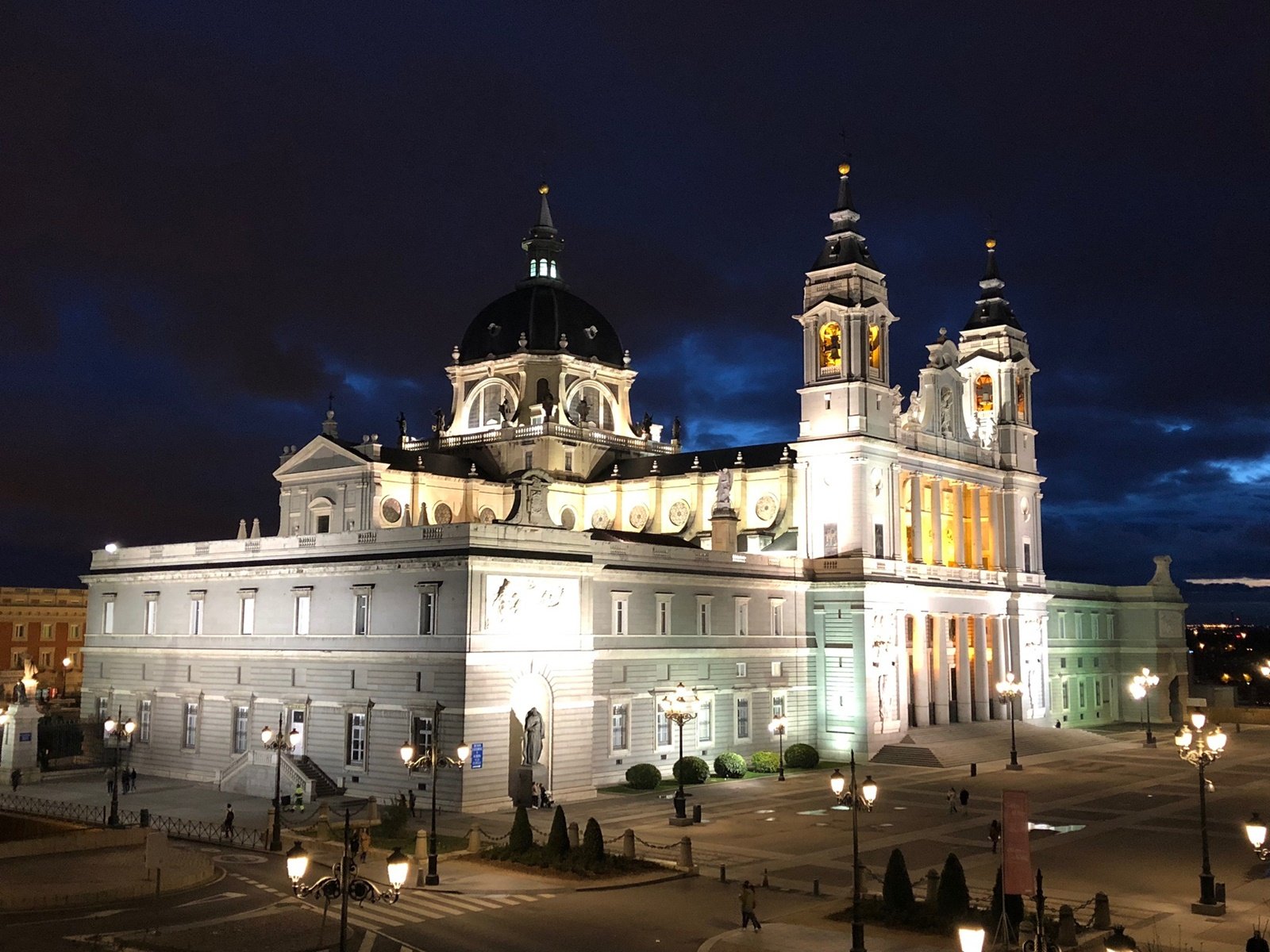 Zaczarowany Madryt nocą