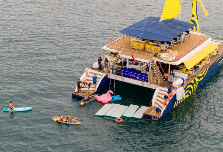 Wyspy Phi Phi katamaranem