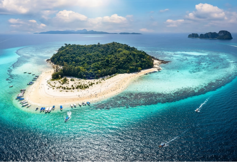 Na ostrovy Phi Phi motorovým člunem z Krabi