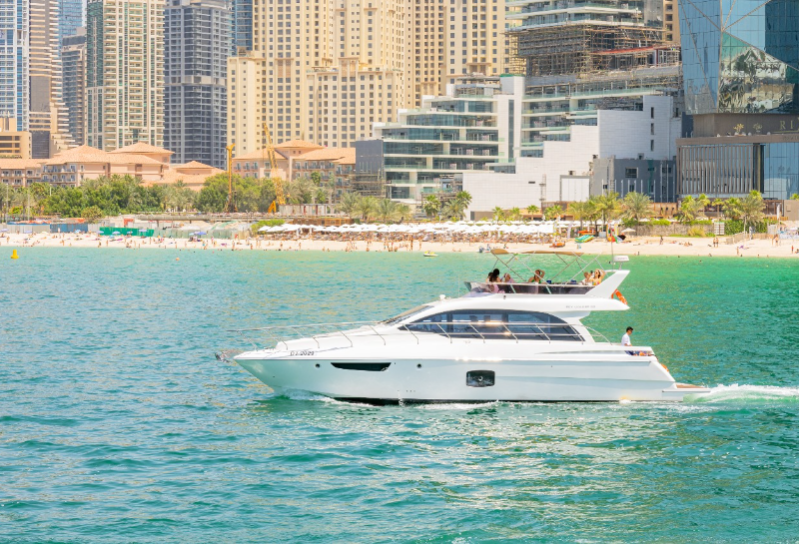 Sdílení plavby na jachtě se snídaní