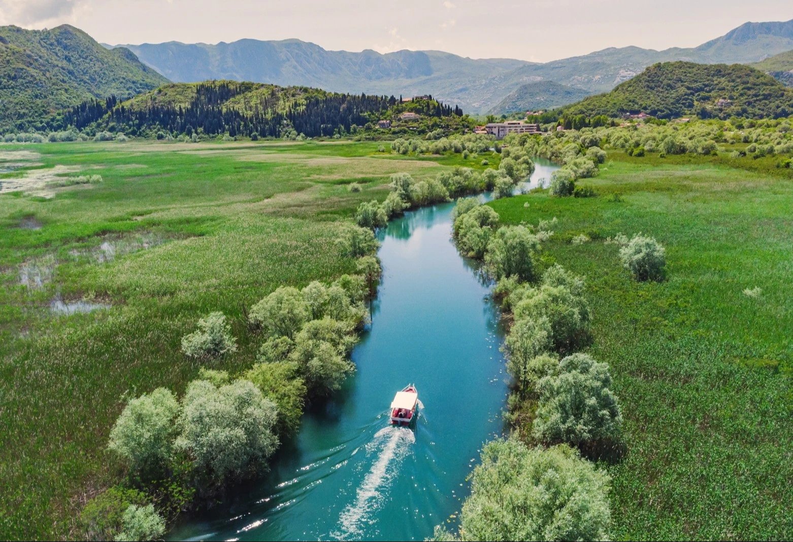 Skadarské jezero - Plavba po největším jezeře na Balkáně