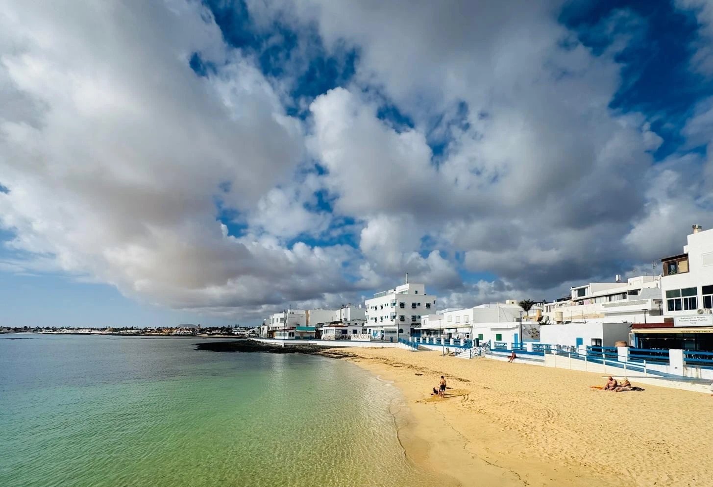 Perła Północy – El Cotillo z Białymi Plażami, Popcorn Beach i Corralejo