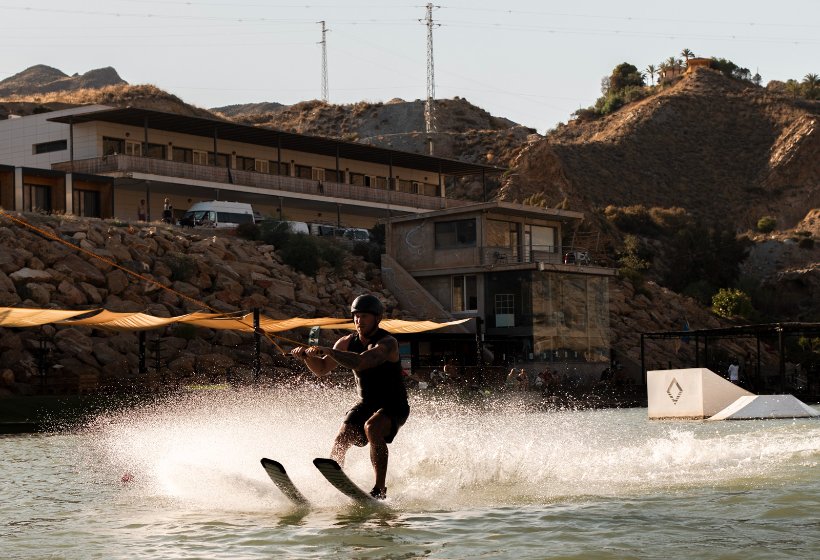 Kompletní zážitek - wakeboarding a paddleboarding v Lunar Cable Parku