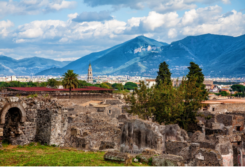 Pompeje i Wezuwiusz z Neapolu - antyczne miasto i wulkan